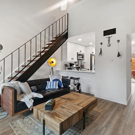 Contemporary Couples Getaway Near Austin Favorites - Loft 21 Apartment Luaran gambar
