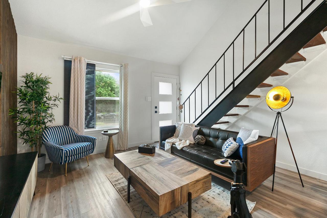 Contemporary Couples Getaway Near Austin Favorites - Loft 21 Apartment Luaran gambar