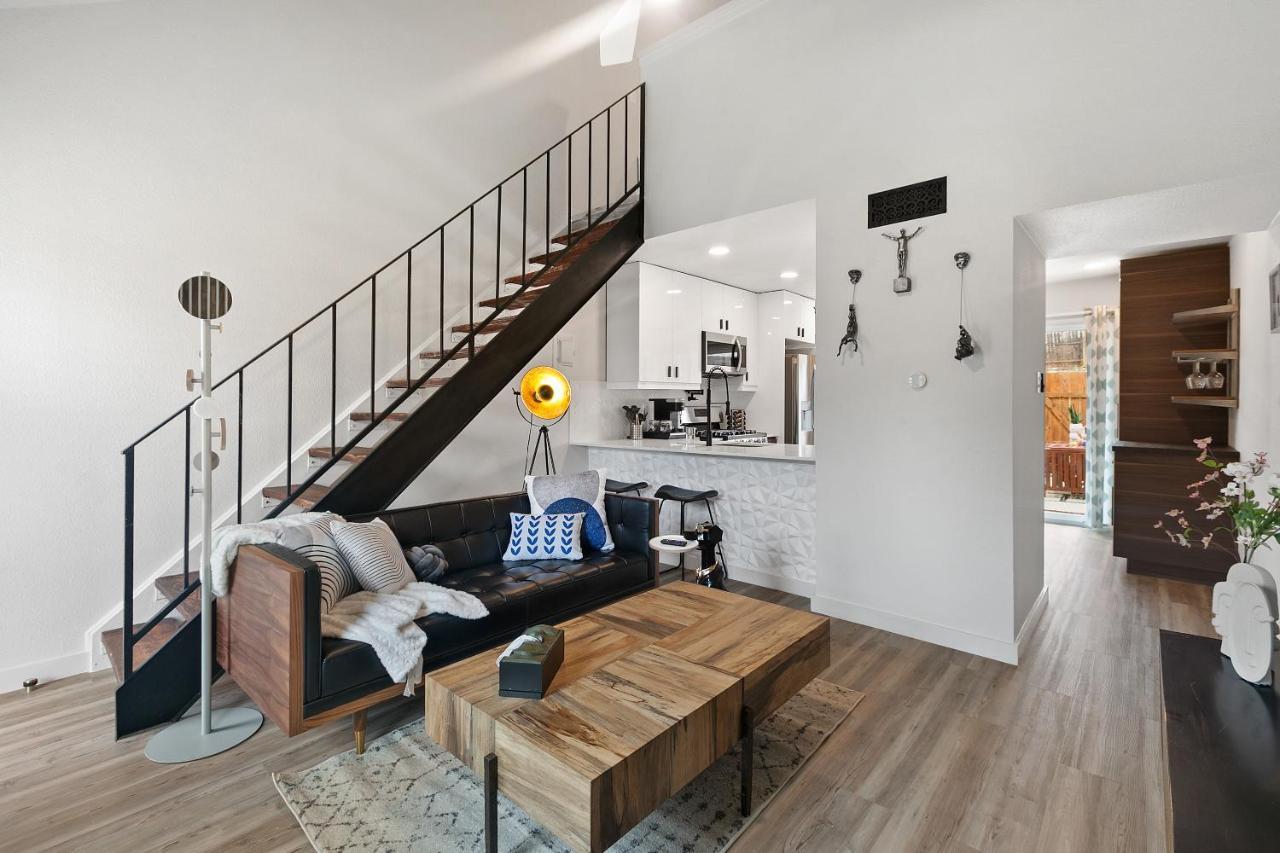 Contemporary Couples Getaway Near Austin Favorites - Loft 21 Apartment Luaran gambar