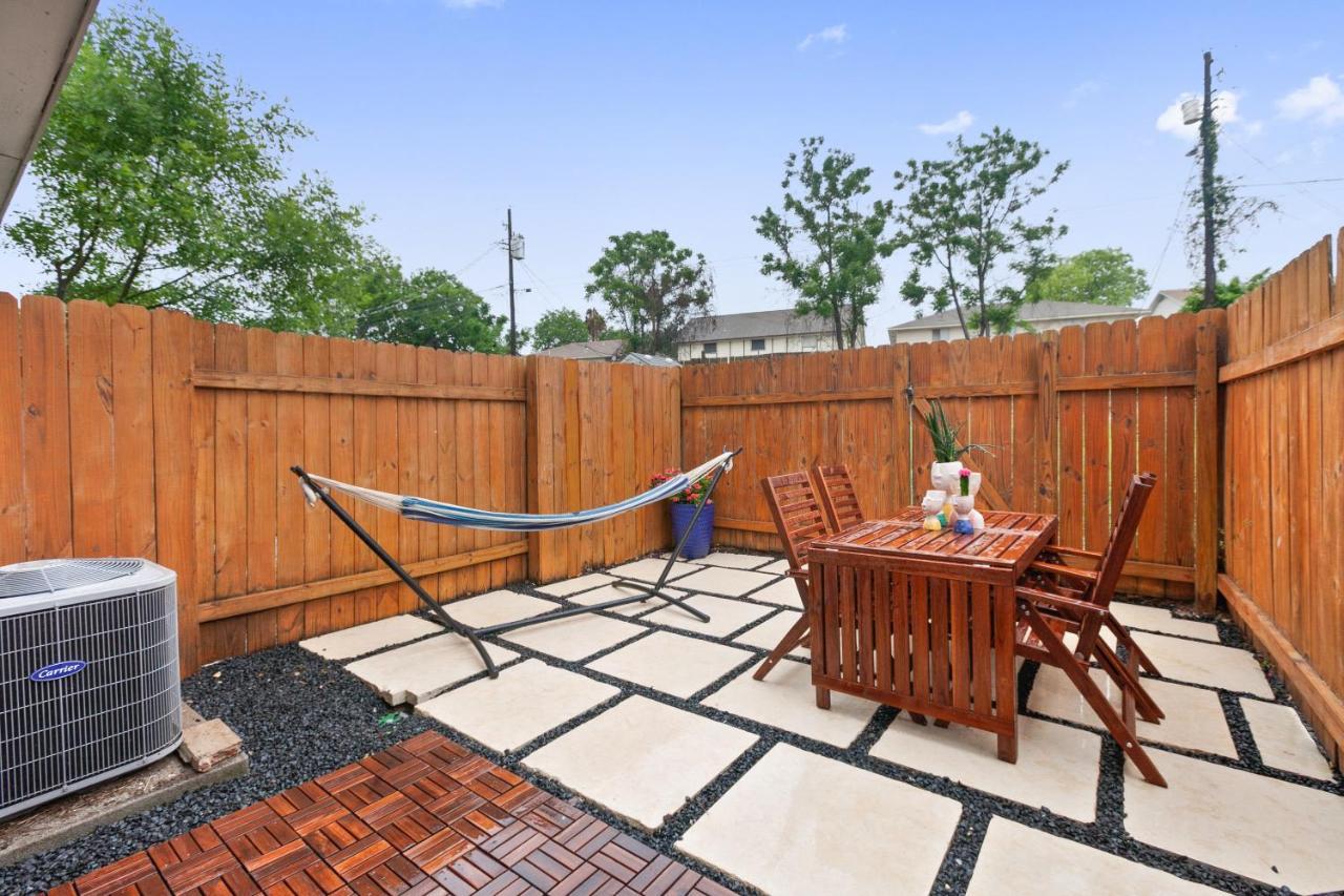 Contemporary Couples Getaway Near Austin Favorites - Loft 21 Apartment Luaran gambar